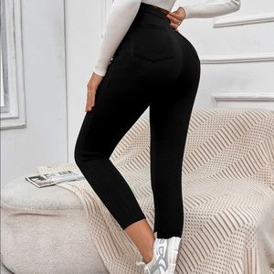 NWT Button Detail Patched Pocket Skinny Pants